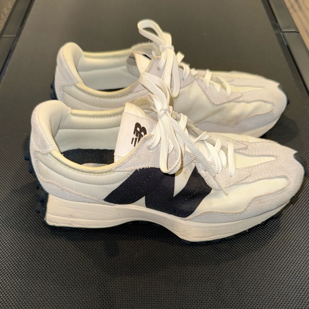 New Balance 327 Tennis Shoes